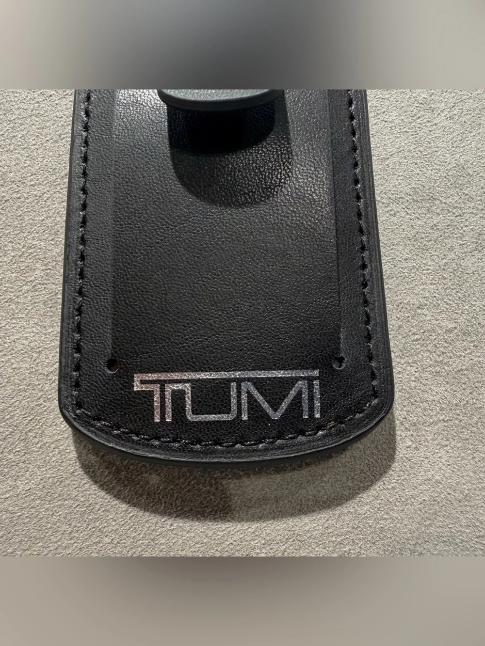 NEW Tumi 3.625” x 2.25” Leather Luggage Name Tag w/ Buckle - BLACK